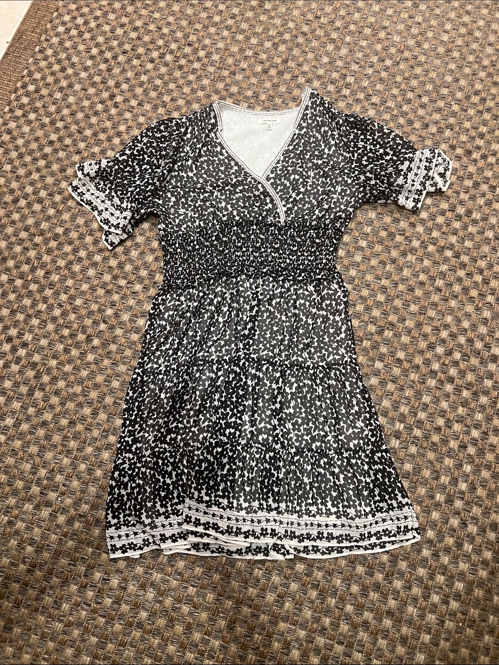 Max Studio Black and White Patterned V-Neck Smocked Waist Dress small